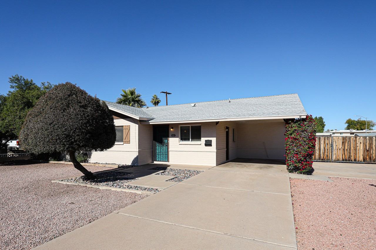 6924 E Cheery Lynn Rd - Photo 2 of 50