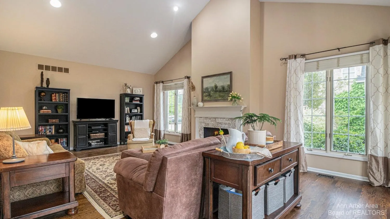 50145 Tottenham Ct #NA - Photo 3 of 19