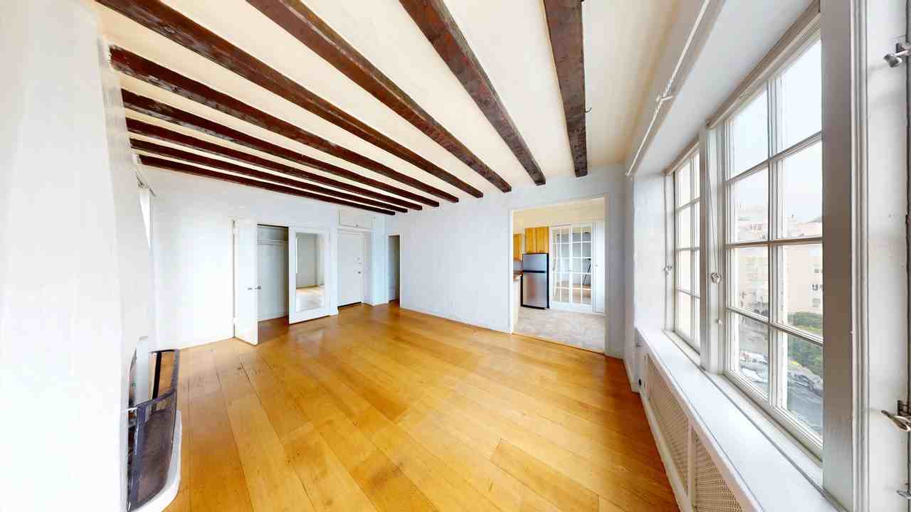 899 Green Street - Photo 5 of 28