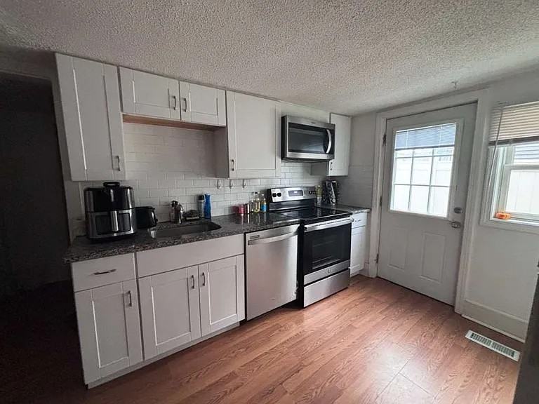 119 South St #A - Photo 3 of 8