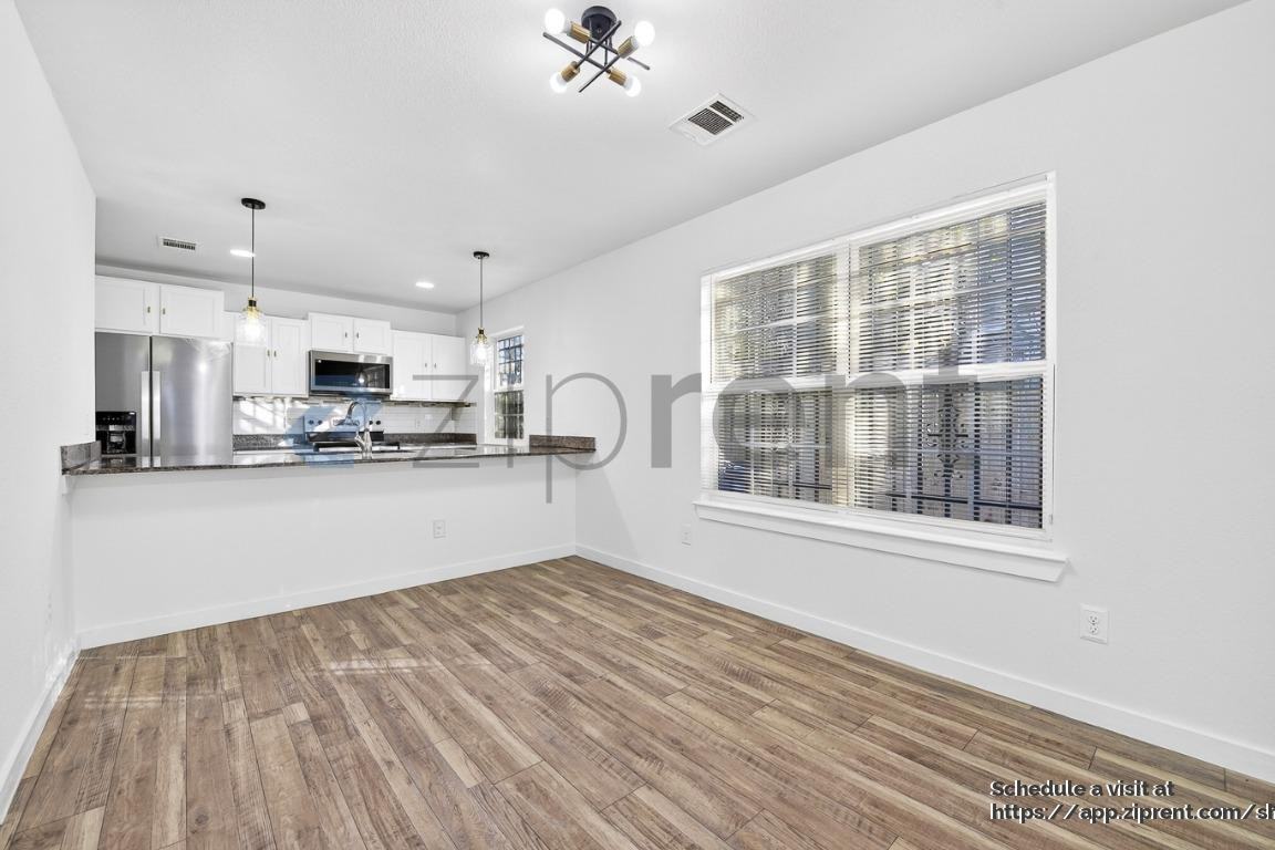 3226 Navaro St - Photo 6 of 28