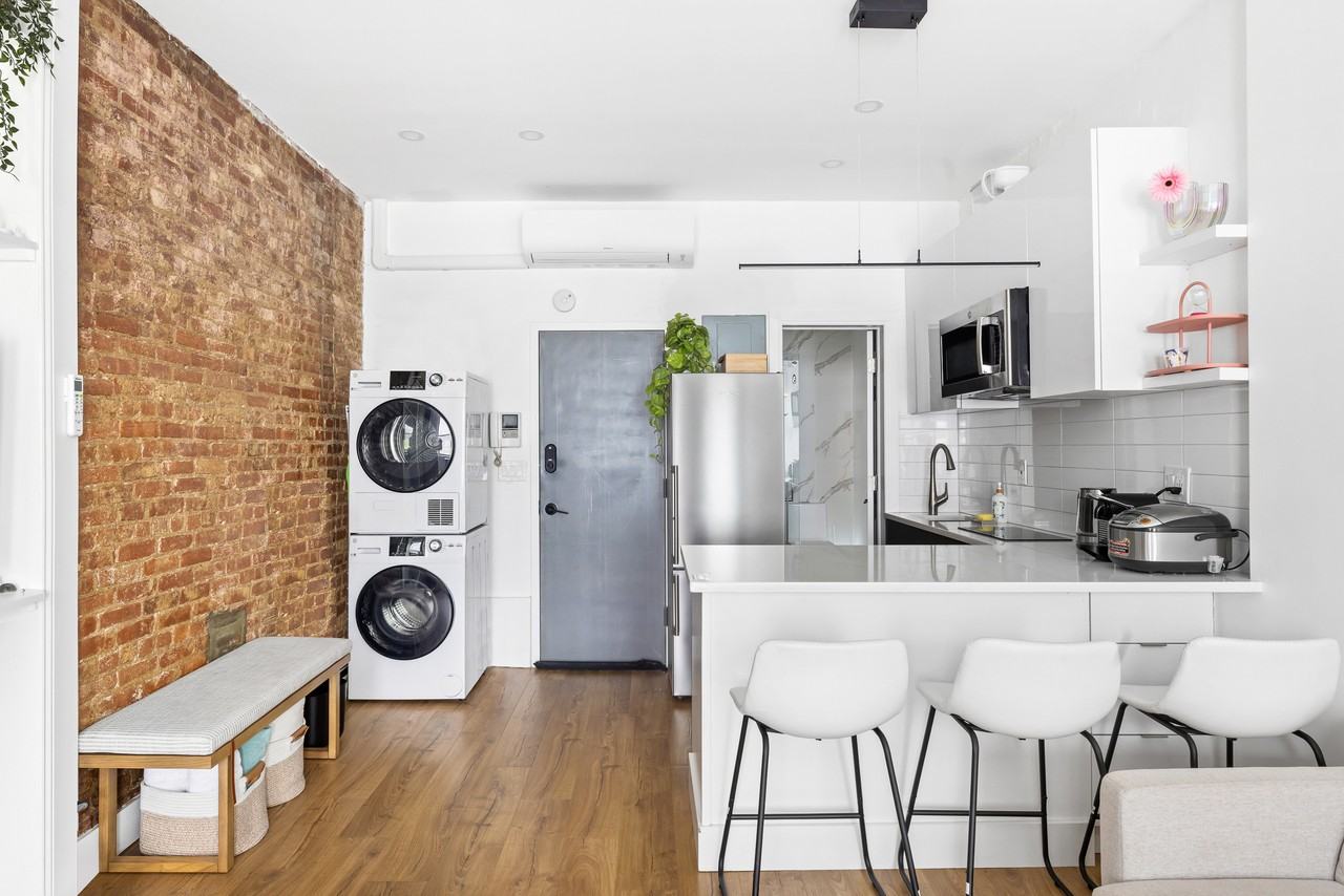 238 East 60th Street #3F - Photo 2 of 8