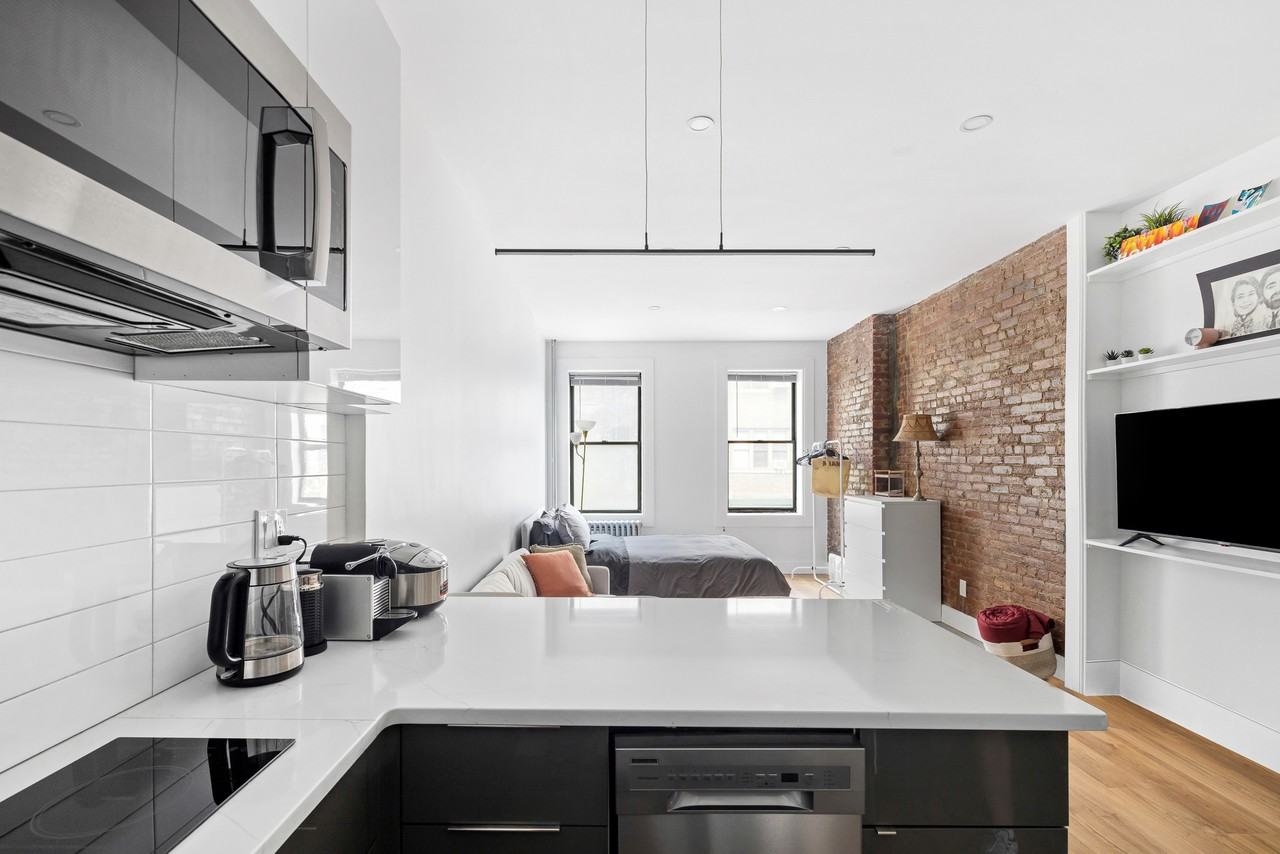 238 East 60th Street #3F - Photo 4 of 8