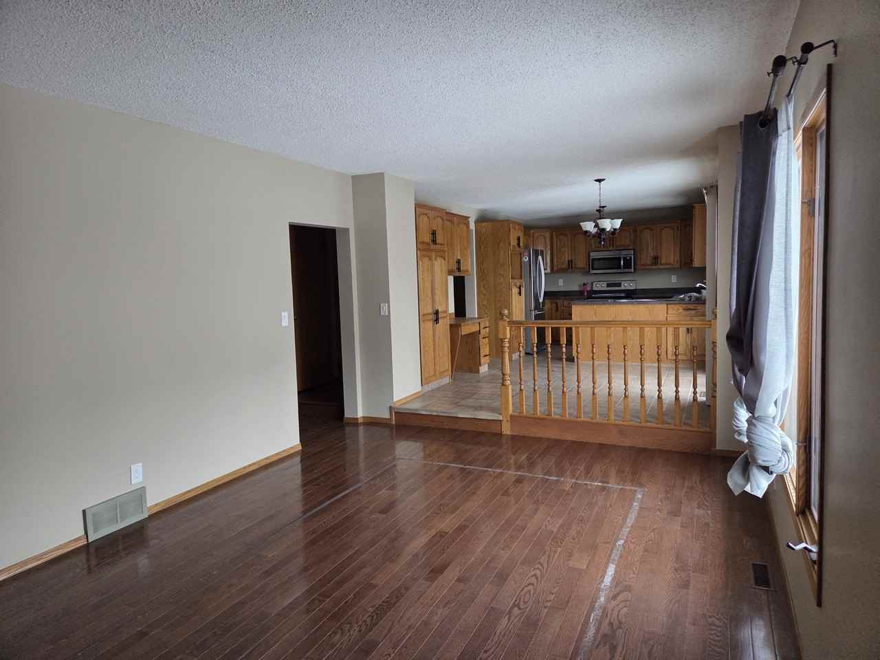 138 Tweedsmuir Road - Photo 3 of 4