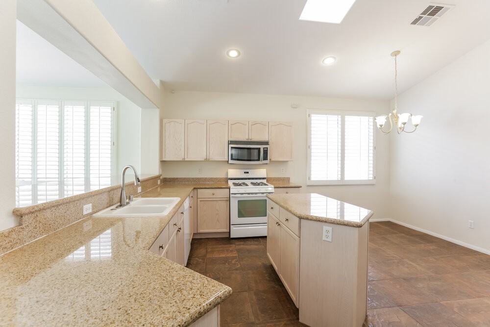 45 Pangloss St - Photo 6 of 16