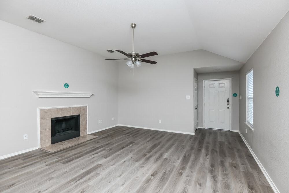 1205 Artesia Dr - Photo 3 of 16