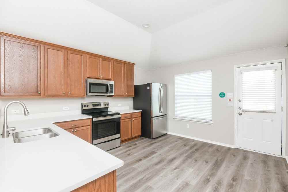 1205 Artesia Dr - Photo 6 of 16