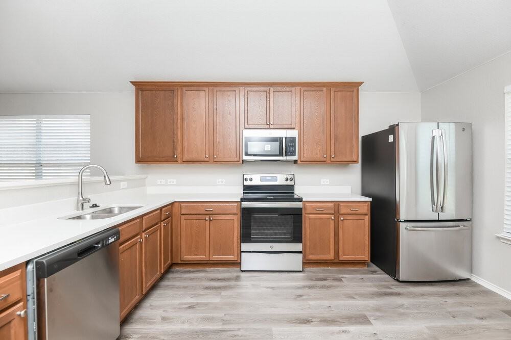 1205 Artesia Dr - Photo 7 of 16