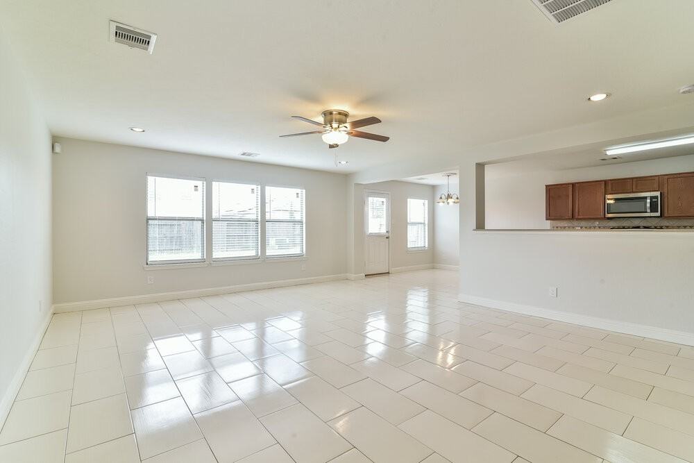 18427 Westgate Pasture Ln - Photo 3 of 15