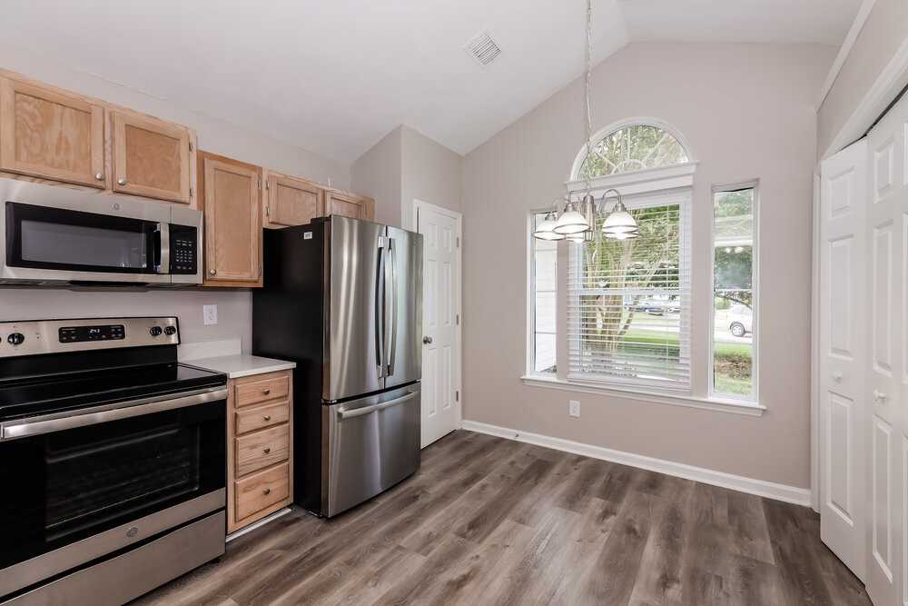 4204 Compton Ct - Photo 6 of 16