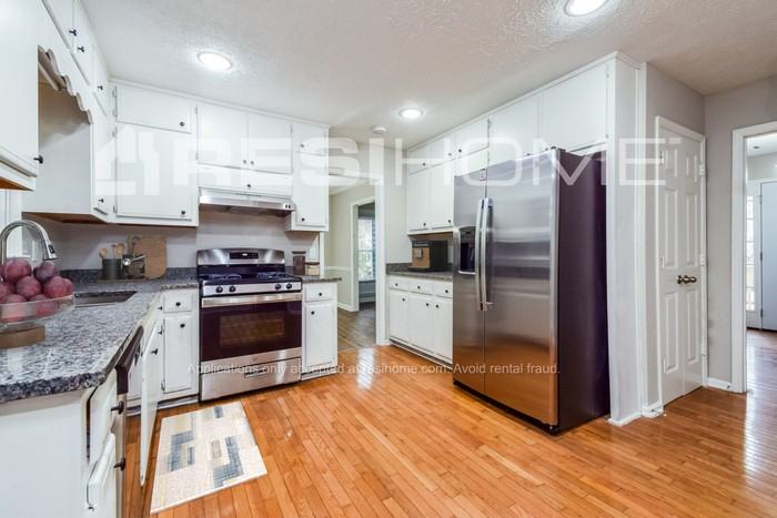 6000 Great Oaks Dr - Photo 3 of 18