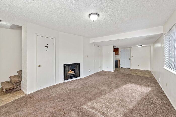 2910 Dawn Dr #4 - Photo 4 of 18