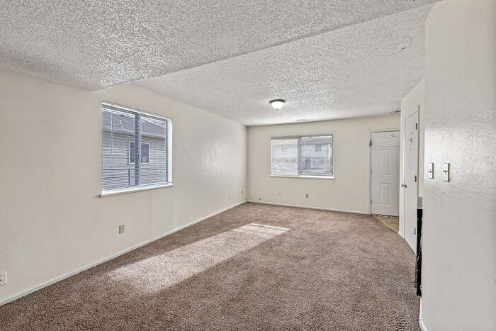 2910 Dawn Dr #4 - Photo 6 of 18