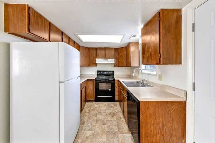 2910 Dawn Dr #4 - Photo 7 of 18