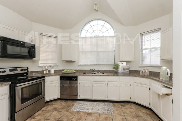 2433 Baretta Dr - Photo 3 of 18