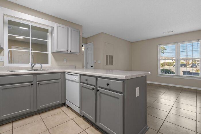 3679 Claypond Rd #D - Photo 4 of 50