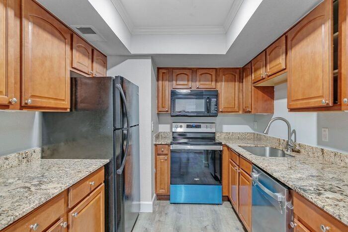 3405 W Danbury Dr #D110 - Photo 5 of 21