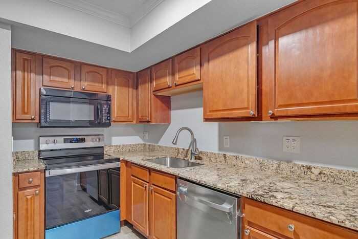 3405 W Danbury Dr #D110 - Photo 6 of 21