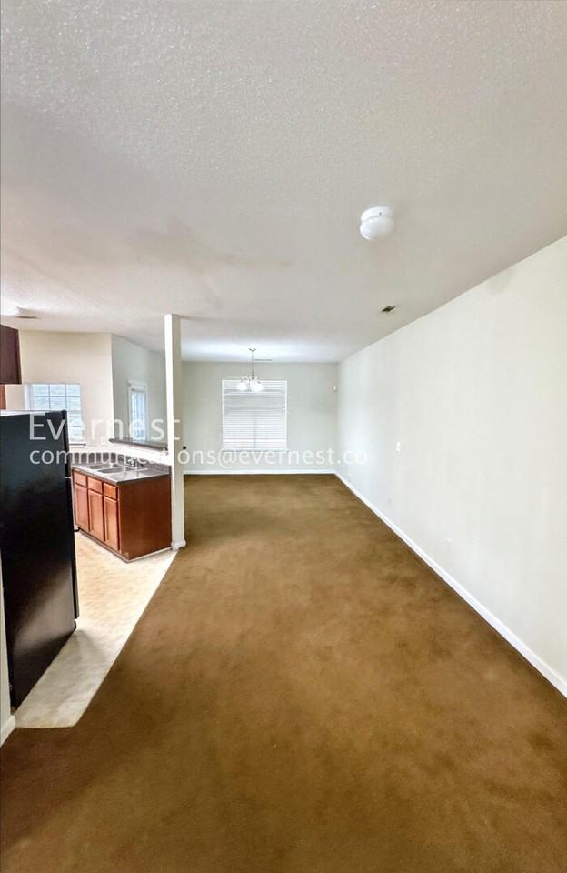 7688 Creekside Ln - Photo 6 of 47