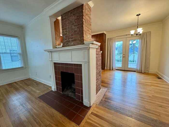 2733 Thornton Circle Southwest - Photo 4 of 14