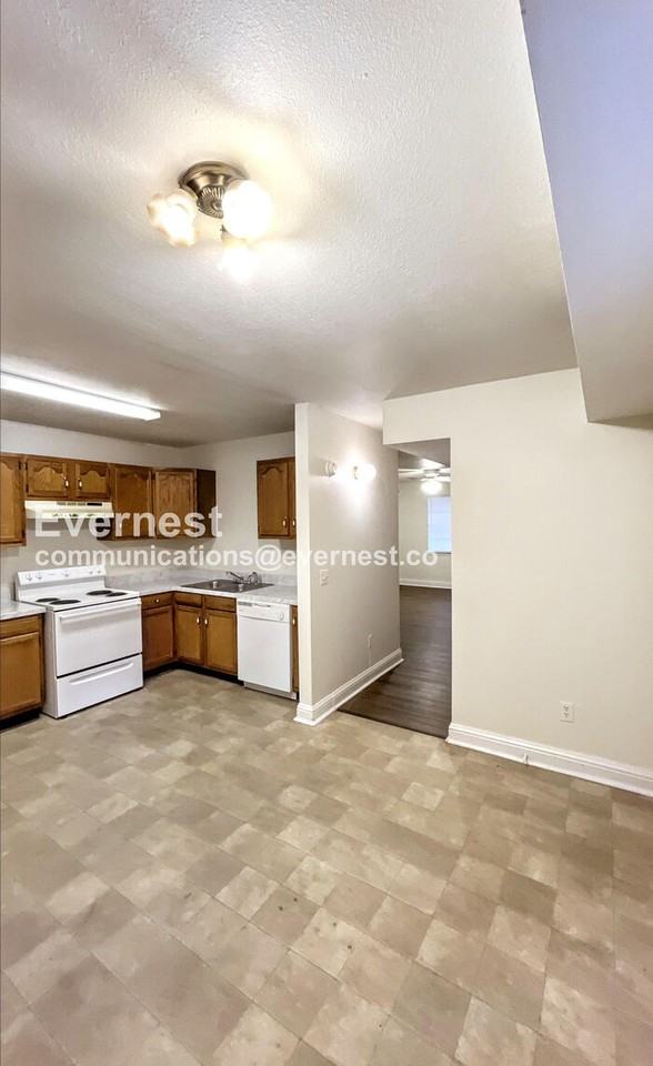 1313 E 31st St #A - Photo 3 of 26