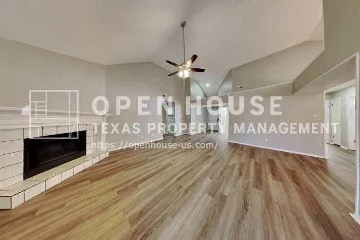 2805 Monthaven Drive - Photo 4 of 20