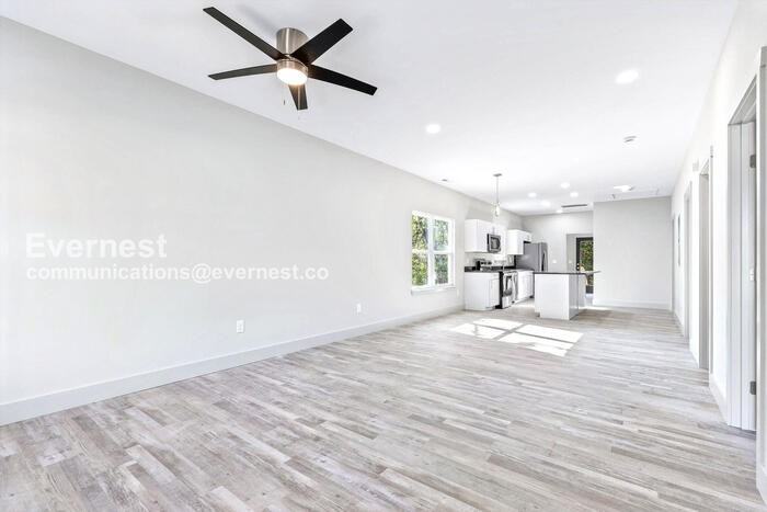 1617 Roanoke Ave - Photo 3 of 33