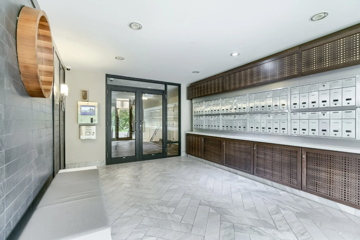 2175 Avenue Road - Photo 4 of 14