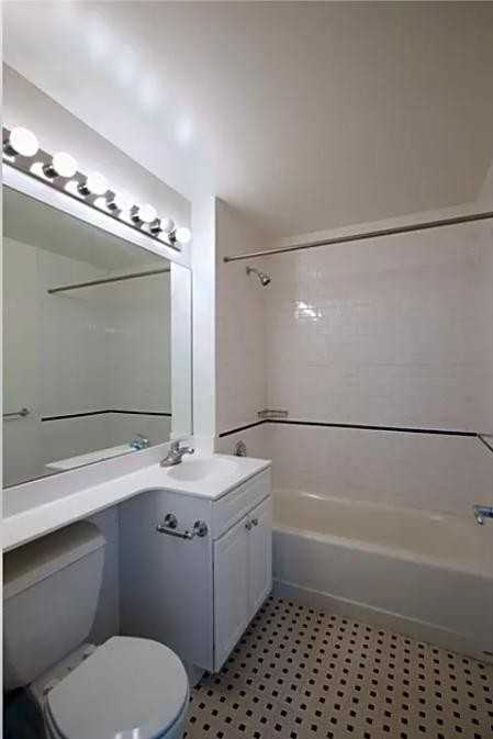 1952 1st Avenue #304 - Photo 4 of 6