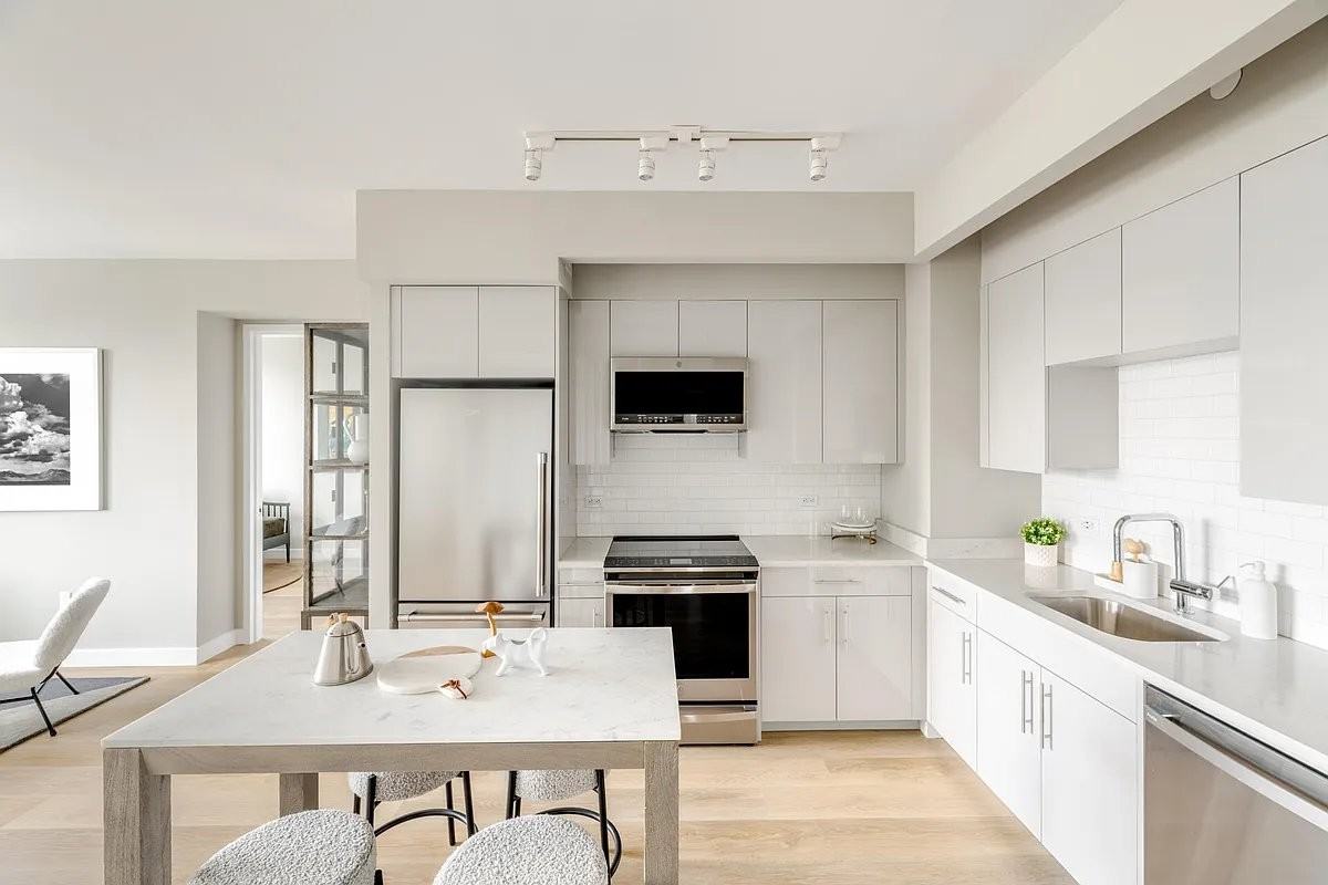 48th Avenue #802 - Photo 3 of 7