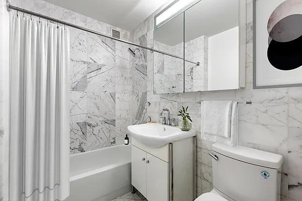 Wall Street #2508 - Photo 3 of 4