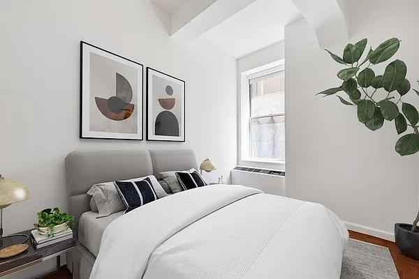 Wall Street #1518 - Photo 2 of 4