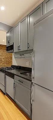 East 18th Street #F5 - Photo 4 of 6