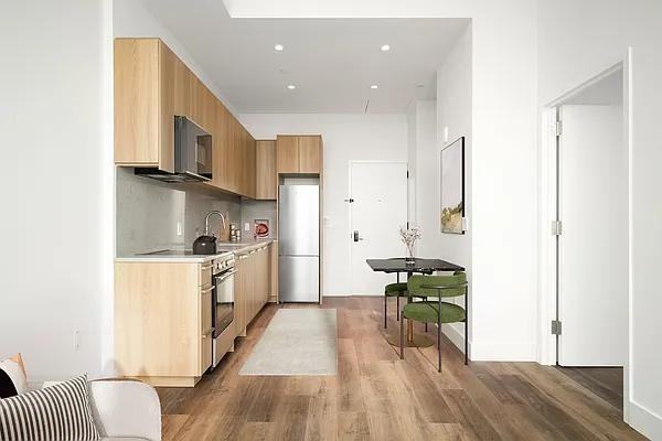 East 44th Street #1103 - Photo 4 of 20