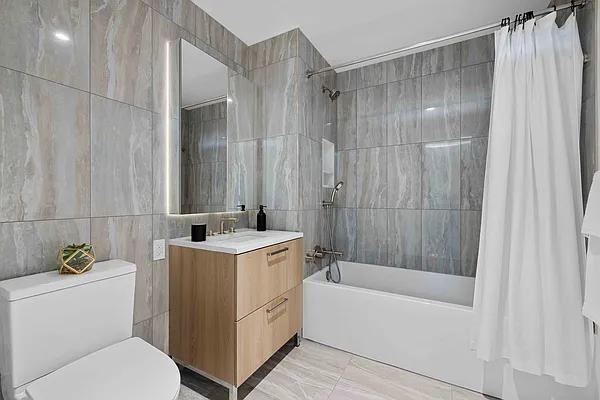 East 44th Street #1103 - Photo 5 of 20