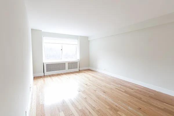 East 65th Street #6A - Photo 3 of 14