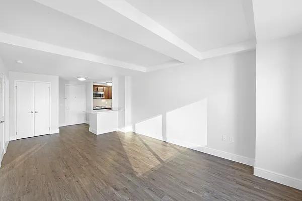East 91st Street #607 - Photo 4 of 11