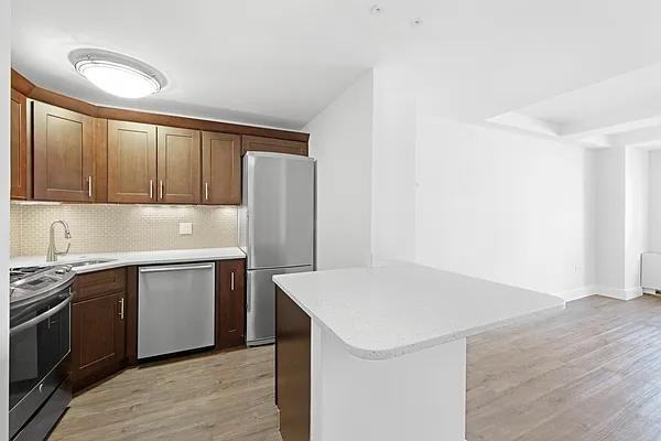 East 91st Street #607 - Photo 6 of 11