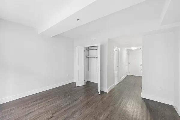 East 91st Street #903 - Photo 4 of 8