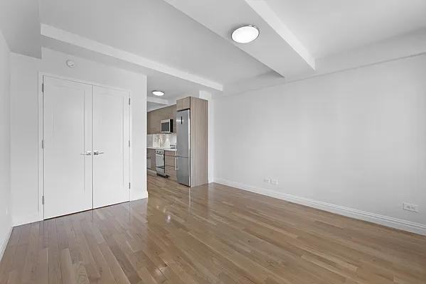 West 70th Street #916 - Photo 4 of 6