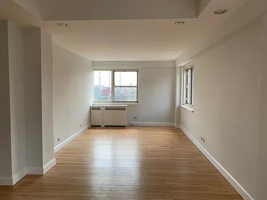 East 65th Street #19A - Photo 2 of 7