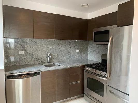 East 65th Street #19A - Photo 4 of 7