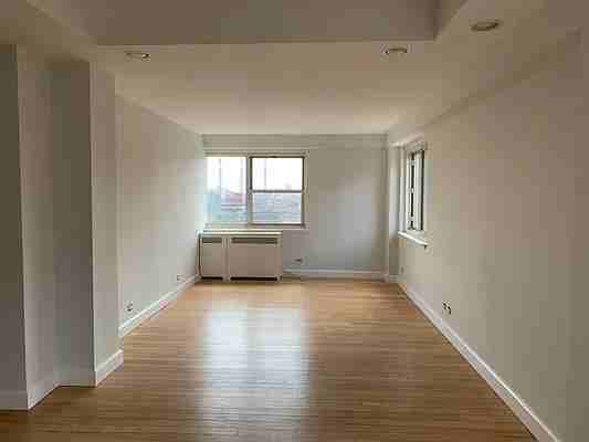 East 65th Street #19A - Photo 5 of 7