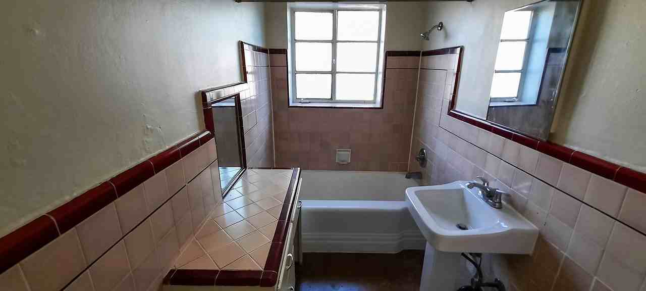 Beau Chateau - Photo 3 of 42