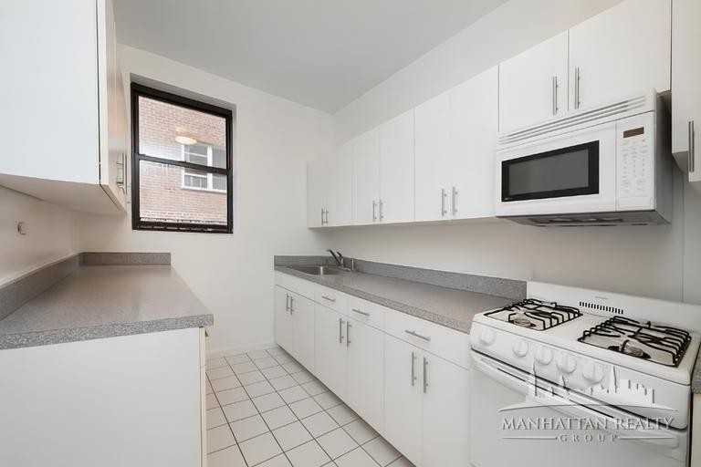 West 45th Street #3D - Photo 3 of 6
