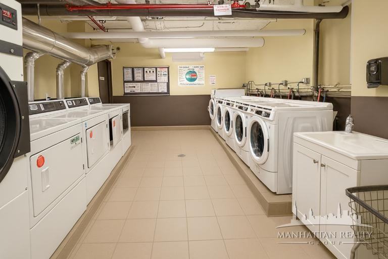 West 45th Street #3D - Photo 5 of 6