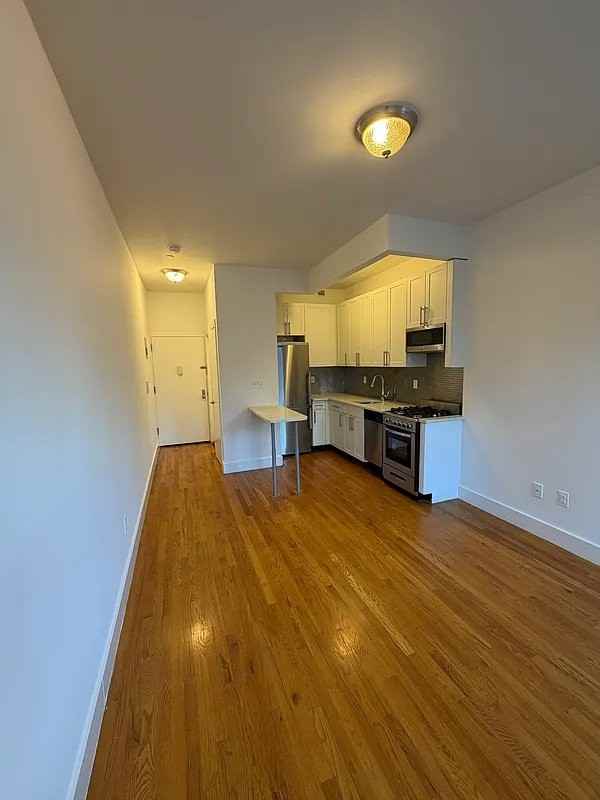 639 10th Ave #3A - Photo 3 of 5