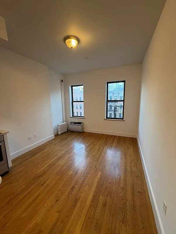 639 10th Ave #3A - Photo 4 of 5