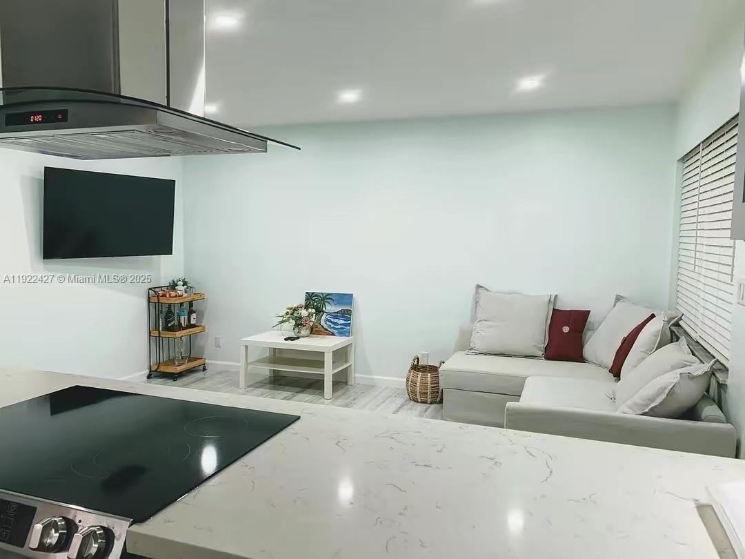 600 Northeast 7th Avenue - Photo 4 of 6