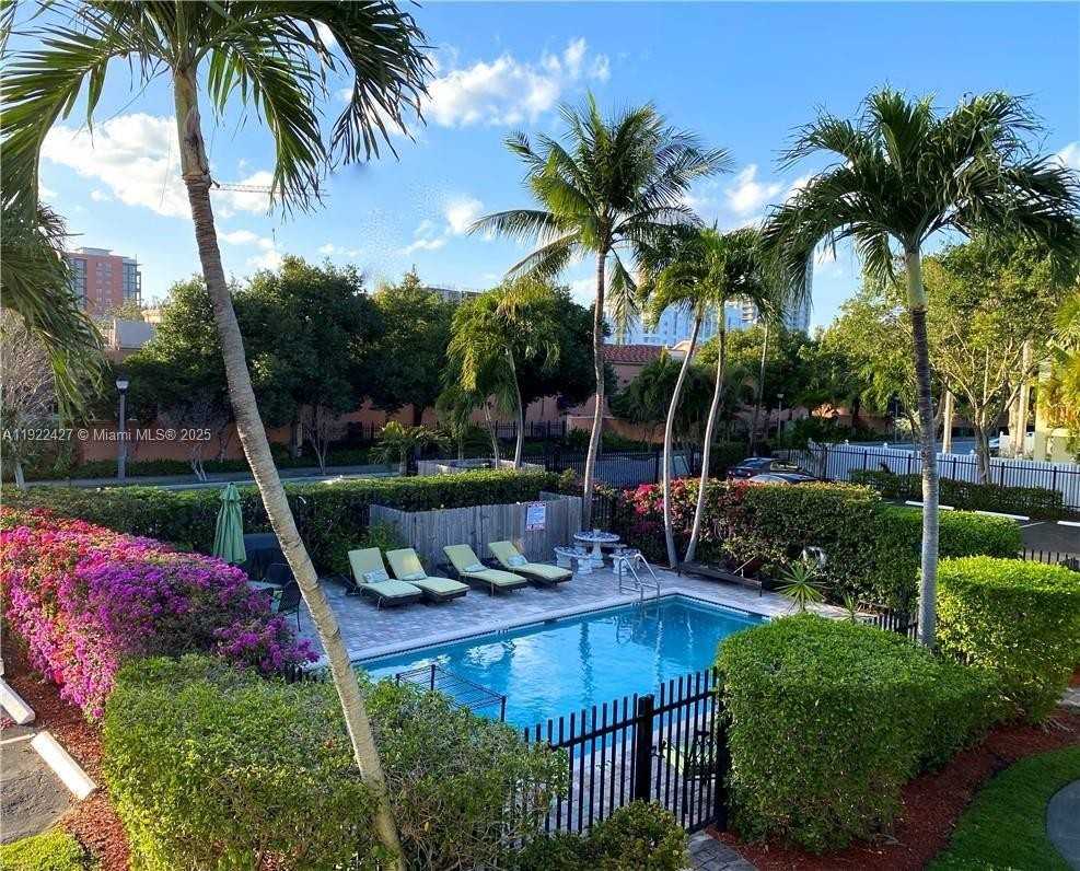 600 Northeast 7th Avenue - Photo 3 of 6